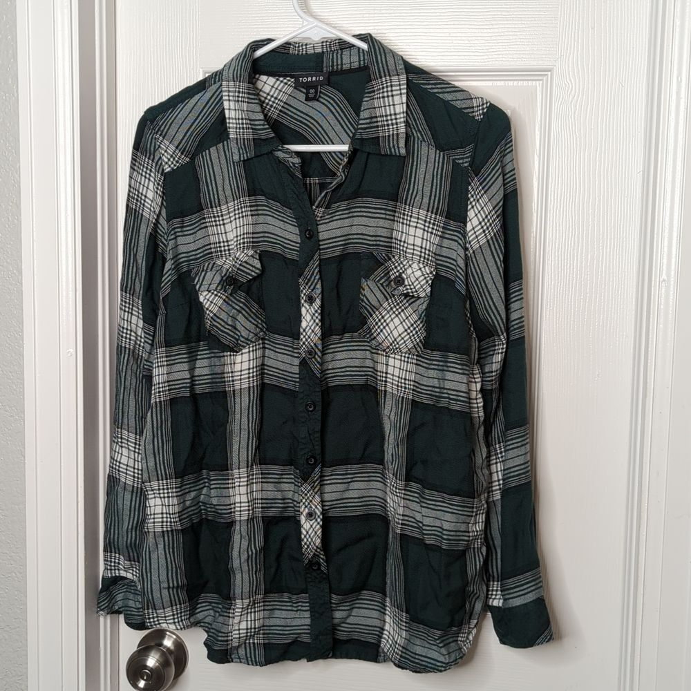 Torrid long sleeve button down shirt size 00 medium